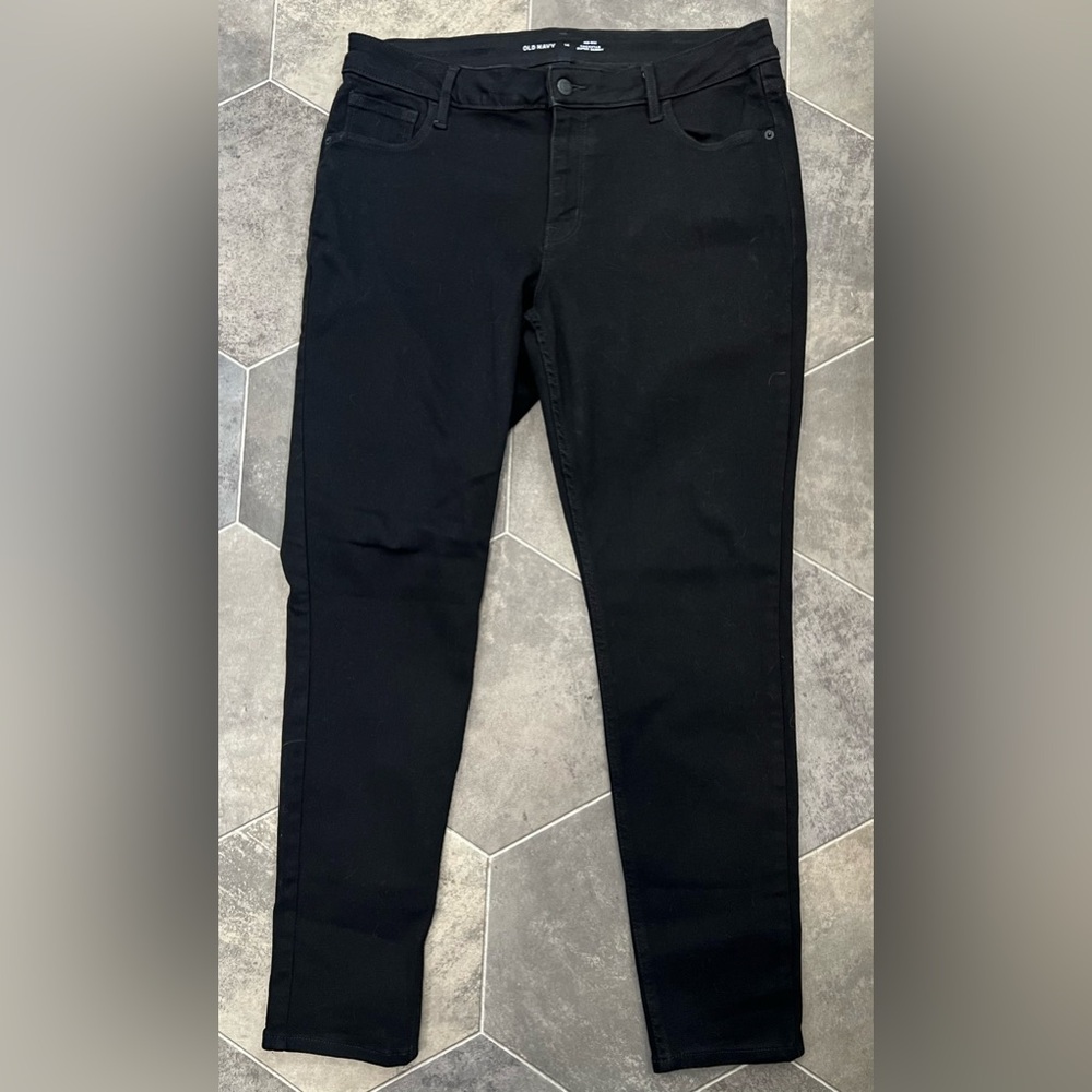 Old Navy Black Rockstar Super Skinny Jeans
Size 14